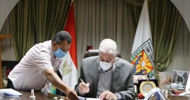 محافظ جنوب سيناء يوقع على عقود تقنين بمدينة ابو رديس