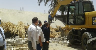 صور.. تنفيذ 9 حالات إزالة لتعديات ومخالفات بناء خلال حملة مكبرة بأسيوط