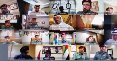 ضاحي خلفان يترأس مجلس قيادات الشرطة بوزارة الداخلية في دبي عن بعد