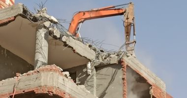 محافظة الجيزة تزيل 5 أبراج و 15 عقار مخالف بالأحياء والمراكز.. صور