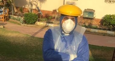 الجيش الأبيض.. مصطفى ممرض على خط مواجهة كورونا بمستشفى عزل أبو قير