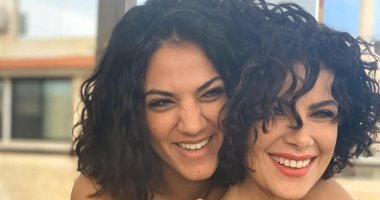 "حد عنده أخت زى ديه".. صبا مبارك فى صور جديدة مع شقيقتها