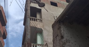 صور.. اضبط مخالفة.. عامود كهرباء يهدد حياة أطفال قرية كوم الأشراف بالشرقية