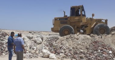 رئيس مدينة الغردقة: حملات مكثفة لرفع مخلفات الرتش من الطريق الدائرى.. صور