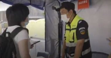 جامعات ووهان تفتح أبوابها من جديد والطلاب يعودون بأعداد محدودة.. فيديو