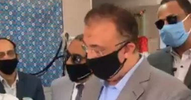 فيديو وصور.. محافظ الإسكندرية يطلق مشروع تصنيع الكمامات بأيدي الطالبات