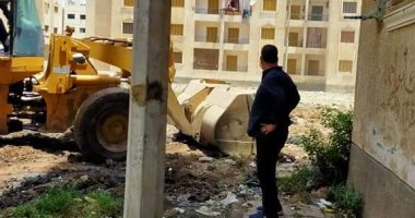 حملة مكبرة بحى أول طنطا لرفع تلال القمامة والمخالفات بمنطقة العجيزى.. صور