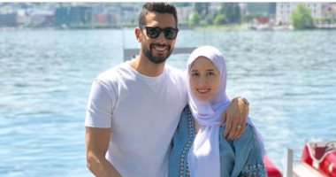 شاهد.. نجم الأهلى أحمد عادل مع زوجته وابنه فى أحدث ظهور لهم