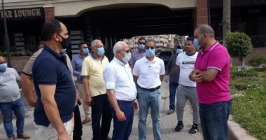 محافظ بورسعيد يوجه بسرعة الانتهاء من تطوير مول الباتروس.. صور