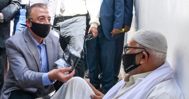 محافظ الإسكندرية يوجه بتوزيع كمامات التعليم الفنى على غير القادرين مجانا