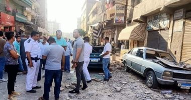 إصابة شخص وتحطم سيارتين فى انهيار بلكونة عقار بالدقهلية