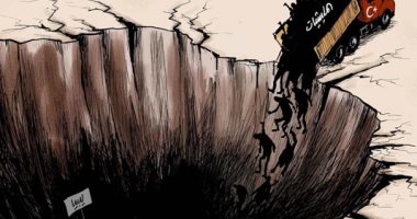 كاريكاتير صحيفة سعودية.. تركيا تقذف قاذوراتها من الإرهابيين فى أرض ليبيا
