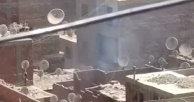 صور .. ماس كهربائى تسبب فى نشوب حريق شقة وإصابات بالوراق