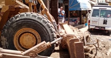 رئيس مدينة الغردقة يكلف الأحياء بمراجعة مطابق الصرف والمياه.. صور 