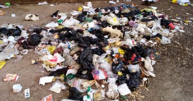 سكان مساكن المجزر الألى بالمنصورة يشكون عدم رفع القمامة منذ شهر