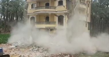 محافظة الجيزة تزيل 5 فيلل مخالفة بالبدرشين وكرداسة والهرم.. صور