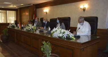 محافظ الجيزة يجتمع بقيادات المحافظة للاستعداد لامتحانات الثانوية العامة
