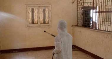 صور.. استمرار أعمال تطهير المصالح وأماكن التجمعات والشوارع العامة بسوهاج