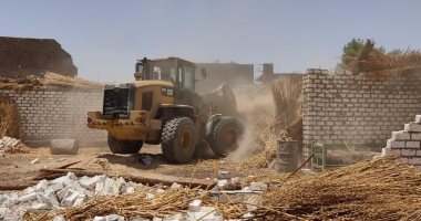 محافظ قنا: استرداد 17 أفدنه من أراضى أملاك الدولة.. صور  