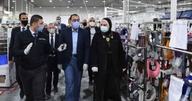 الرئيس السيسى يعيد الحياة لماكينات المصانع.. التوجيه بعودة استيراد مستلزمات الإنتاج من خلال نظام مستندات التحصيل يسهم فى دعم الصناعة الوطنية..ورجال الأعمال يتعهدون بوضع إمكانياتها لمساعدة الدولة في تنفيذ خططها
