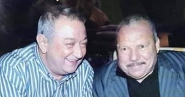 قصة صورة.. نور الشريف مع الحاج نادي الشخصية الحقيقية لـ"عبد الغفور البرعي"