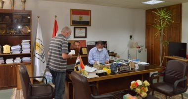 نائب رئيس جامعة أسيوط يعود لاستئناف عمله بعد تمام شفائه من كورونا