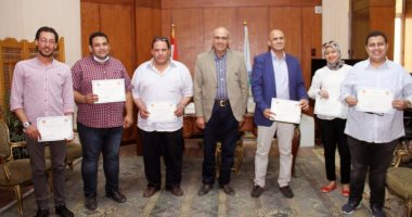 نائب رئيس جامعة طنطا يكرم فريق عمل برنامج التحول الرقمى
