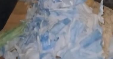 ضبط مصنع كمامات مغشوشة بالجيزة يستخدم مخلفات مصانع النسيج.. صور 