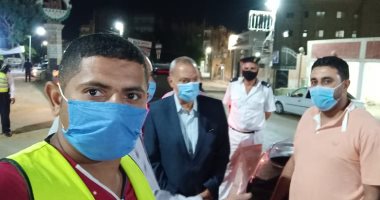 صور.. جولة مفاجئة لمحافظ القليوبية بشبين القناطر لمتابعة الالتزام بالحظر وأعمال النظافة