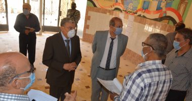 صور  .. محافظ المنيا يتفقد لجان امتحانات الثانوية العامة لمتابعة كافة التجهيزات