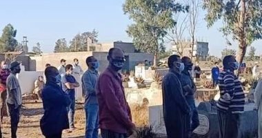 أهالى المندورة بكفر الشيخ يشيعون جثمان أحد ضحايا كورونا وسط إجراءات احترازية