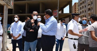  محافظ الفيوم يترأس حملة لإزالة مبنيين مخالفين بمنطقة دله.. صور