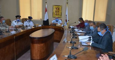 محافظ الوادي الجديد يأمر بصرف زجاجة مياه معدنية لكل طالب بامتحانات الثانوية