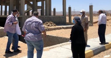رئيس مدينة سفاجا تتابع أعمال اللجنة المشكلة لفحص ومراجعة تراخيص المبانى