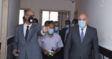 محافظ قنا يتابع أعمال التطوير بمبنى المديرية المالية للمحافظة
