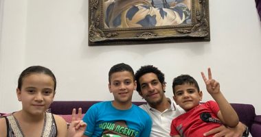 مصطفى شوبير يزور أسرة الشهيد المنسى ويعلق: "أحلى أيام حياتى"