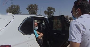 السيسى يتصدر تويتر بعد توقفه بسيارته للاطمئنان على شاب مصاب تعرض لحادث