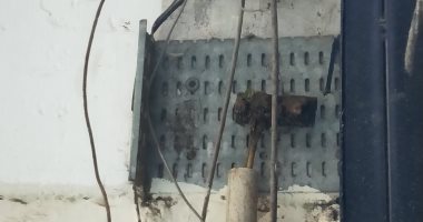 كابينة تليفون متهالكة تتسبب فى قطع الخدمة عن إحدى مناطق المرج