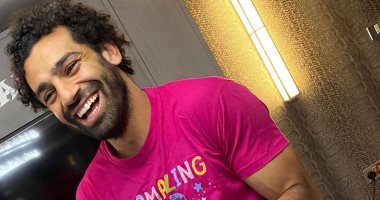 تورتة عيد الميلاد.. محمد صلاح يحتفل بعيد ميلاده الـ28 وسط البلالين في منزله