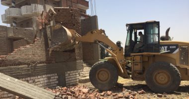 محافظ قنا : استرداد 12 فدان و 1689 متر مربع من أراضى أملاك الدولة.. صور