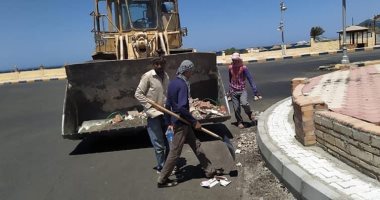 استمرار رصف الطرق وتركيب الأرصفة فى مدينة سفاجا.. صور