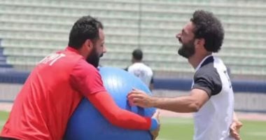 على أنغام "انزل يا جميل ع الساحة".. جنش وتريزيجية يهنئان محمد صلاح بعيد ميلاده