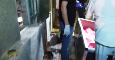 صور.. دفن جثمان متوفى بفيروس كورونا بمقابر عزبة حمد فى المحلة