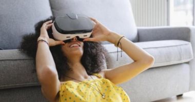 موقع سفر يعلن عن رحلة افتراضية لمدة شهر مقابل مكافأة ألف دولار.. يا بلاش 