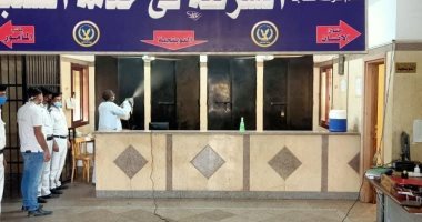 مجلس مدينة سفاجا يجرى عملية تعقيم وتطهير للإدارات الشرطية.. صور 
