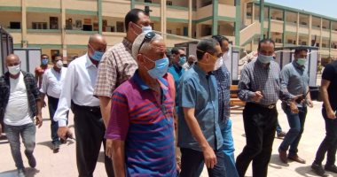 محافظ الغربية يتفقد عددا من لجان امتحانات الثانوية العامة بالمحلة