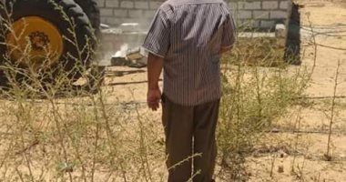رش وتطهير الشوارع والمكاتب الخدمية وإزالة تعد على أملاك دولة بالمنيا (صور)