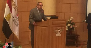 وزير الطيران لـ"اليوم السابع": أنا بخير وأمارس عملى من مكتبى