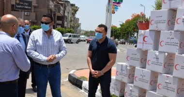 محافظ الدقهلية يستقبل فريق الهلال الأحمر ويتفقد مواد التطهير والتعقيم 