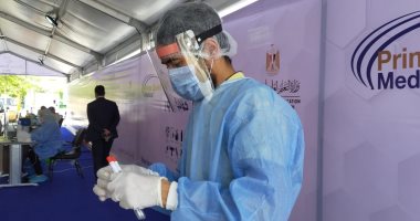 صور.. طوابير سيارات على المستشفى الميدانى بعين شمس لإجراء مسحة كورونا